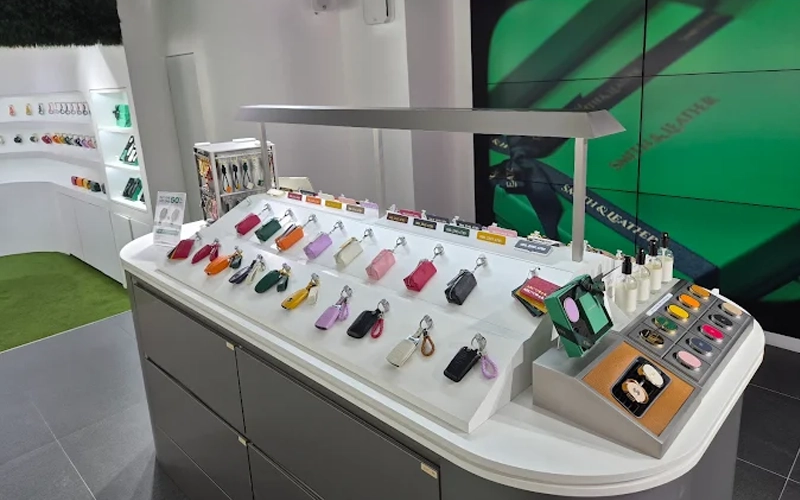 custom leather accessories for retailers